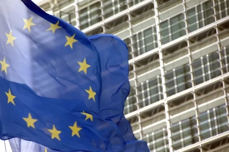 Comisión Europea tendrá oficina para regular el uso de la IA