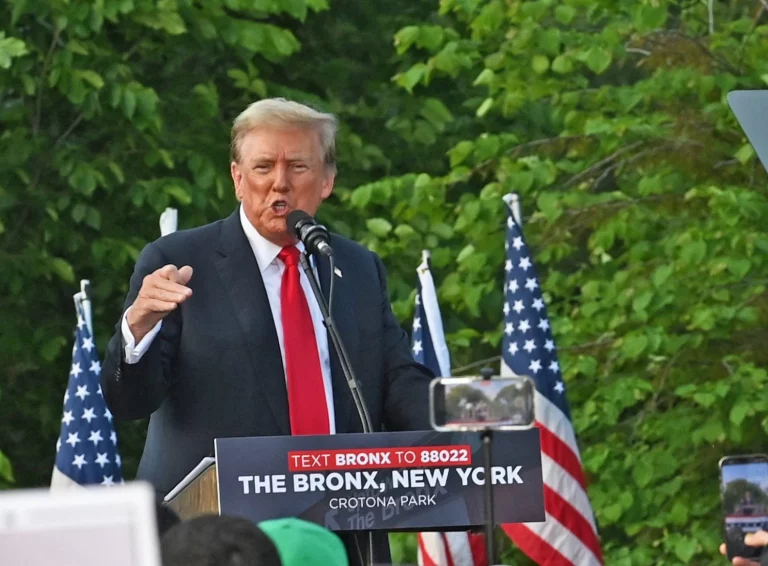 «Es un día peligroso para EEUU», dice Trump antes de alegatos finales de su juicio