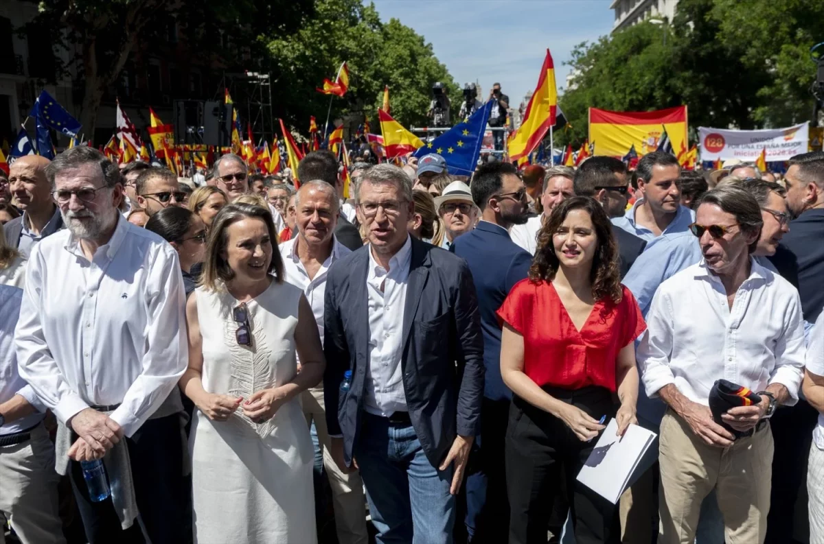 Ayuso se adelanta a Feijóo y anuncia un recurso de inconstitucionalidad contra la ley de Amnistía