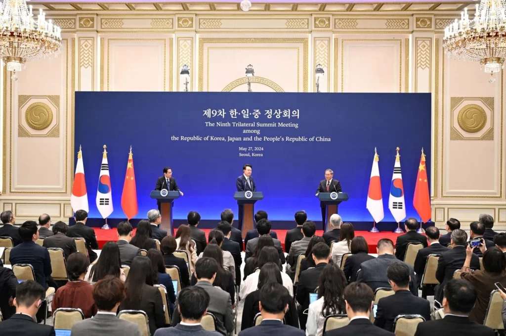 Así son los cañones electromagnéticos que está probando China 1 Moncloa EuropaPress 5989791 primer ministro chino li qiang junto presidente surcoreano yoon suk yeol Moncloa