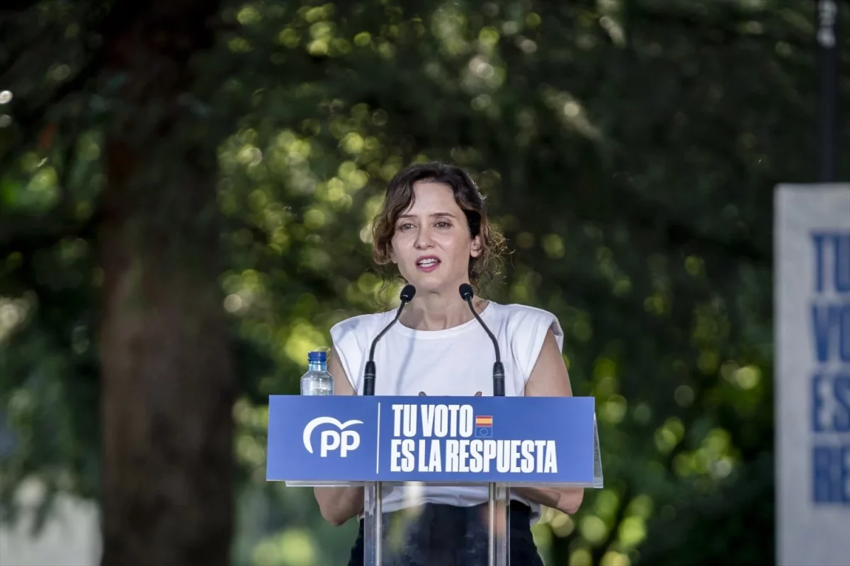 Ayuso se adelanta a Feijóo y anuncia un recurso de inconstitucionalidad contra la ley de Amnistía