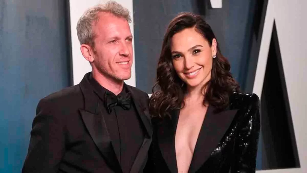 Al igual que Gal Gadot, 5 famosos que se casaron con personas 'comunes' 1 Moncloa Gal Gadot sale con Jaron Varsano, una persona no famosa