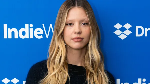 Mia Goth en el centro del escándalo: Acusaciones de violencia tras bambalinas sacuden el set de "Pearl" 1 Moncloa Mia Goth 1 Moncloa