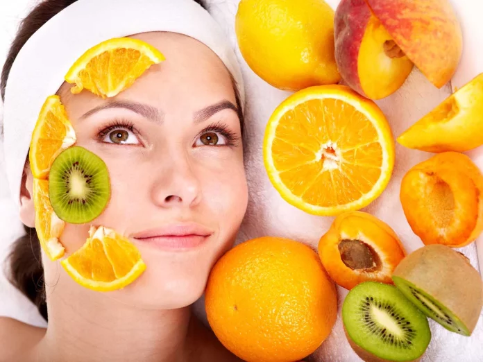Alimentos esenciales para una piel radiante en el verano