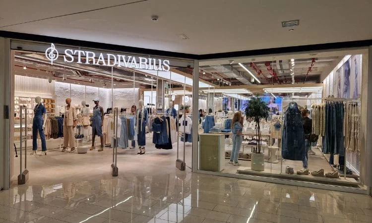 Brilla en cualquier ocasión con los vestidos rojos de Stradivarius