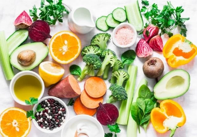 Colágeno, la proteína que está de moda y que te mantiene eternamente joven 1 Moncloa Una dieta con alimentos ricos en colageno ayuda a mantener la piel tersa y joven Moncloa