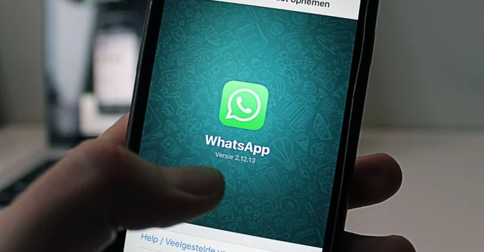 Cómo ver los mensajes de WhatsApp de tu pareja con este truco