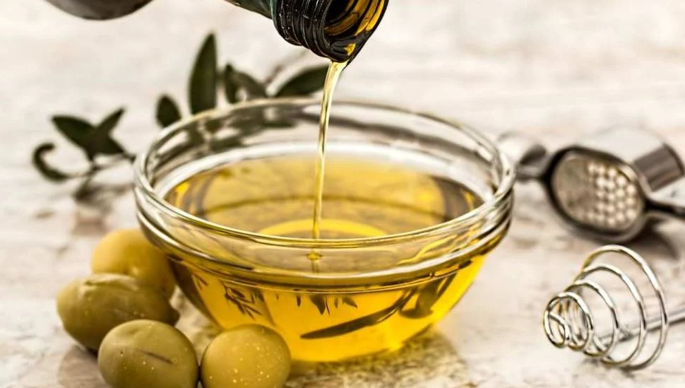 Estos son los aceites recomendados si hay enfermedades reumáticas