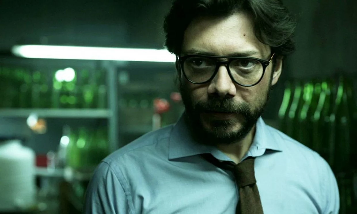 El impresionante look de Álvaro Morte de hace unos años que te dejará flipando
