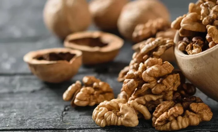 La prevención del Alzheimer y otros 3 beneficios pocos conocidos de las nueces