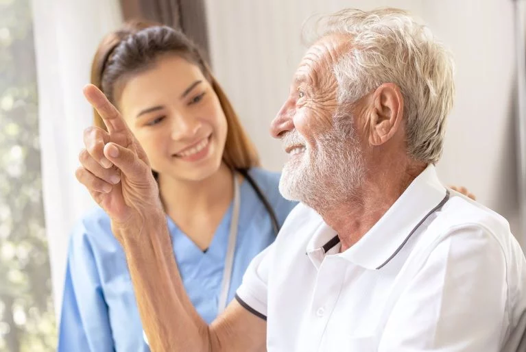 3 acciones que necesitas para cuidar a tu familiar con Alzheimer 1 Moncloa Otros consejos para tomar en cuenta si tienes un familiar con alzheimer