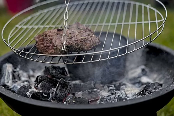 Descubre la barbacoa colgante de Lidl para tus reuniones al aire libre