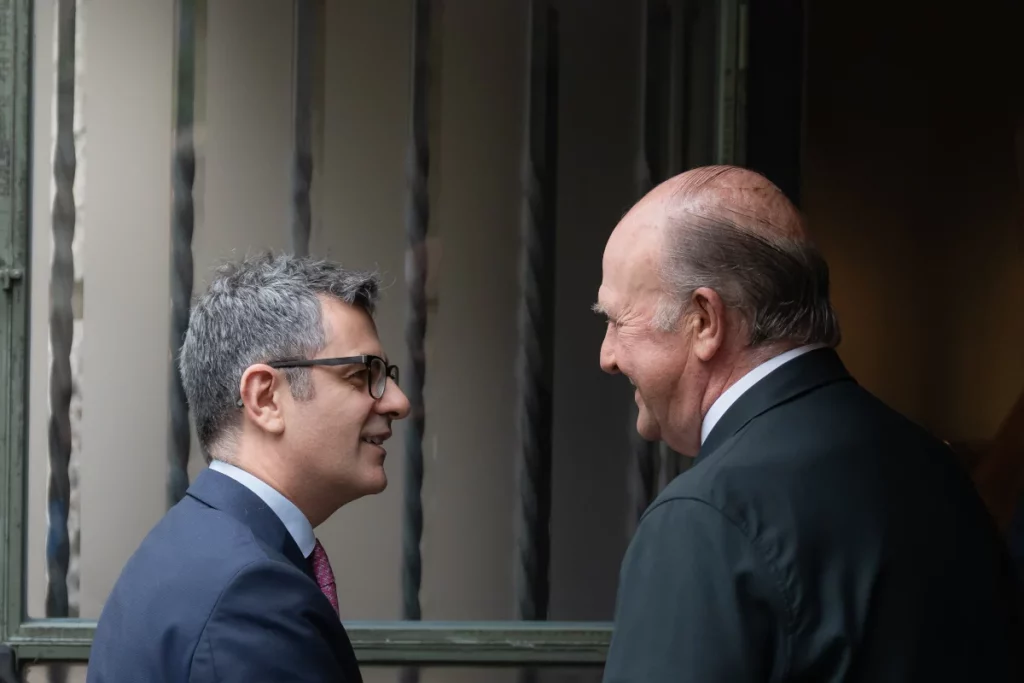 Bolaños, al empresariado catalán: sin nuevas elecciones y pacto por el CGPJ «para octubre» 1 Moncloa Félix Bolaños, el superministro de Pedro Sánchez, junto a Enrique Lacalle, presidente del Círculo Ecuestre