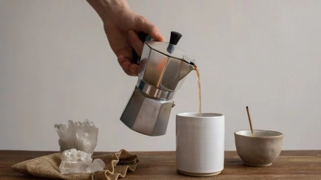 Argentino estalla Tiktok con viral video de anécdota pidiendo un café en España 1 Moncloa cafetera Moncloa