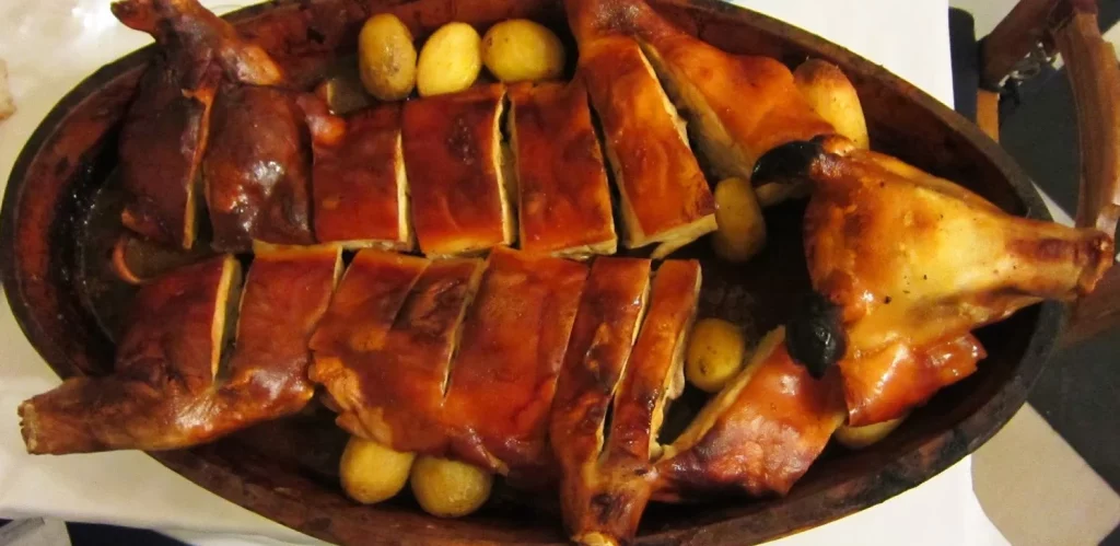 Casa Cándido no es el único: los 5 restaurantes fuera de Segovia para comer un exquisito cochinillo 1 Moncloa cochinillo segovia Moncloa