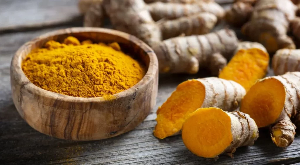 La curcuma también puede ocultar las canas