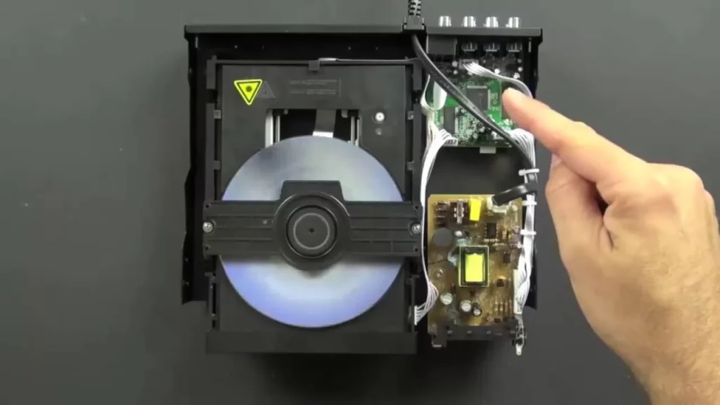 3 razones para no deshacerte de tus discos y DVDs antiguos 1 Moncloa ¿Por qué no debes tirar de tus discos ni DVD antiguos?