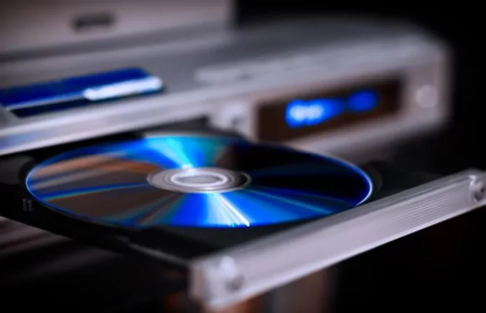 3 razones para no deshacerte de tus discos y DVDs antiguos
