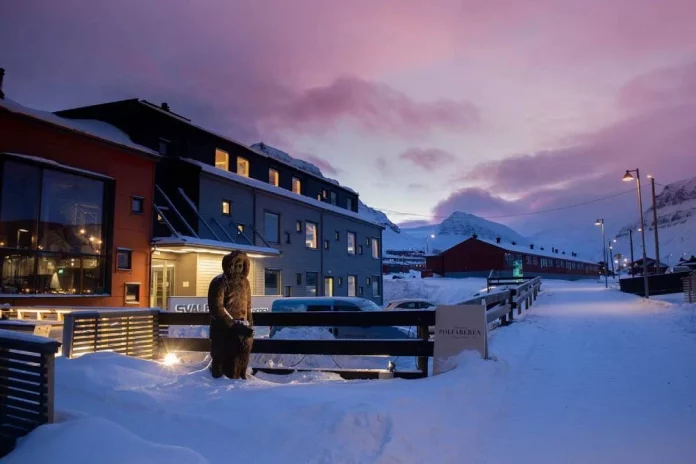 Svalbard, la ciudad misteriosa de Europa donde está prohibido nacer y morir