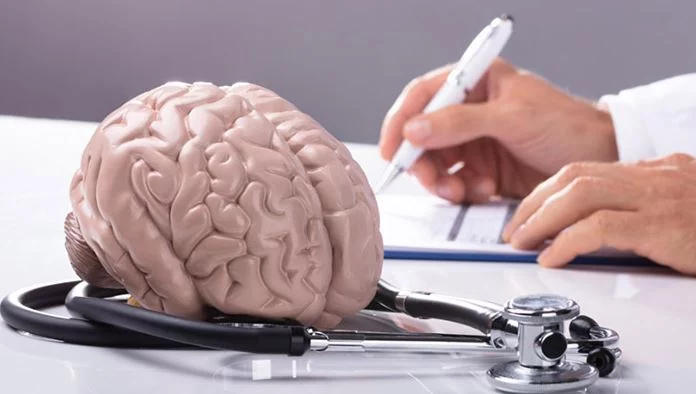 3 hábitos comunes que pueden estar dañando tu cerebro sin darte cuenta