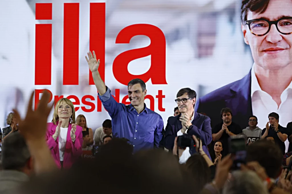 El candidato del PSC, Salvador Illa, con Pedro Sánchez