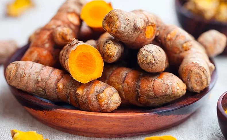 3 medicamentos que jamás debes mezclar con la cúrcuma 1 Moncloa La cúrcuma también puede interactuar con medicamentos estomacales
