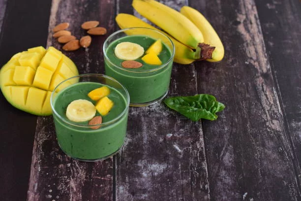 Revitalízate con este licuado de mango, banano y espinaca: tu arma secreta contra el cansancio 2 Moncloa Cómo prepararlo fácilmente