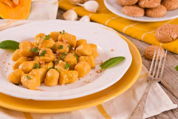 Así se hacen unos ñoquis de garbanzos y zanahoria que se cocinan en 2 minutos