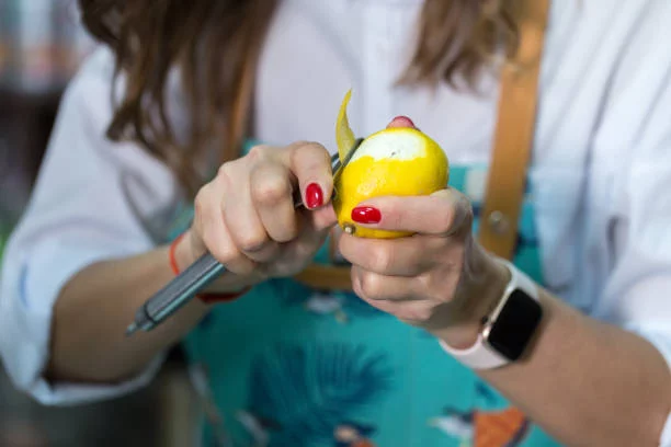 Cómo preparar limón en polvo para aromatizar saludablemente tus comidas 1 Moncloa Así se hace el limón en polvo para aromatizar