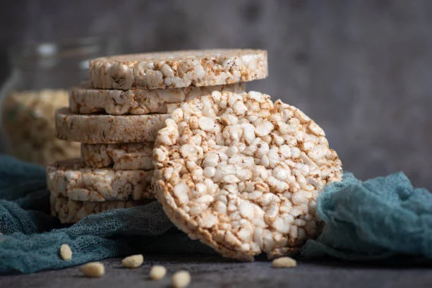 Cómo transformar las galletas de arroz en un postre