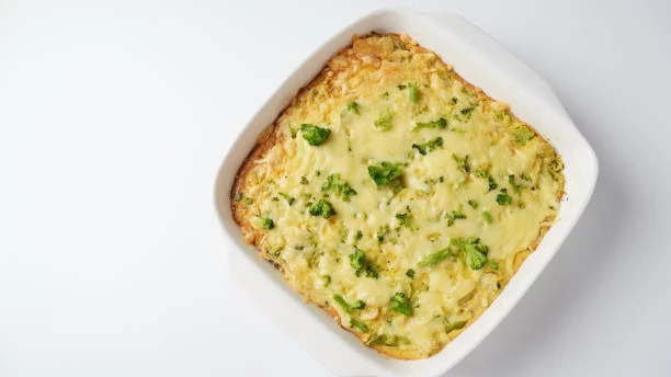 Pastel de brócoli exprés con solo 4 ingredientes 1 Moncloa Preparación del pastel de brócoli