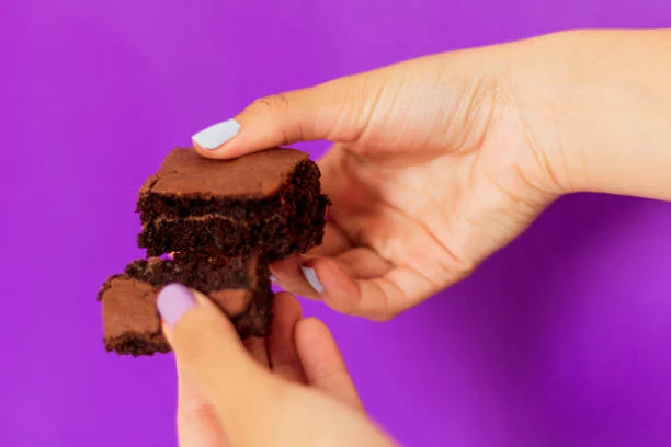 Brownies en 2 minutos: la receta más fácil y rápida que probarás 1 Moncloa Cómo preparar brownies en microondas