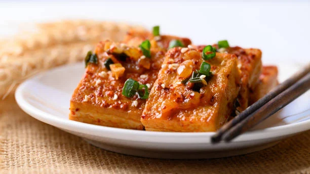 La fuente de energía que tu cuerpo necesita: Tofu laqueado en 15 minutos 1 Moncloa Preparación del tofu laqueado