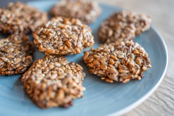 Descubre cómo hacer estas galletas sin harinas en tan solo 10 minutos 1 Moncloa Preparación de las galletas sin harinas