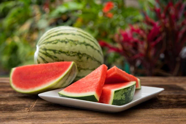 3 alimentos sorprendentes que aumentan tus músculos en solo una semana 1 Moncloa Aumenta tus músculos comiendo sandía