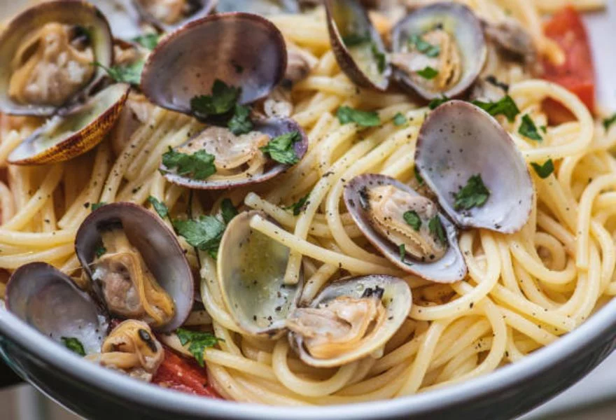 Este superalimento español carga con 10 veces más hierro que el atún 2 Moncloa Consumo de almejas en España