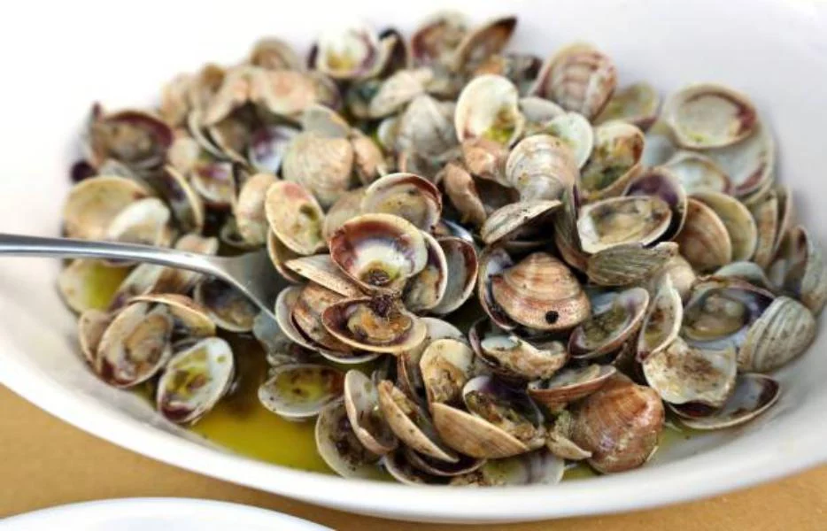 Este superalimento español carga con 10 veces más hierro que el atún 1 Moncloa El superalimento español con más hierro