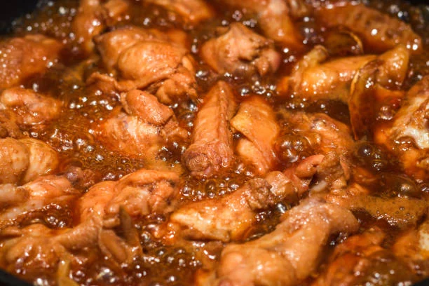 Coca Cola a las alitas de pollo: La receta viral que revoluciona TikTok 1 Moncloa Salsa para acompañar las alitas de pollo con Coca Cola