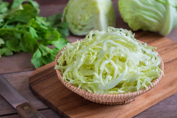 La tortilla de repollo rellena con 3 ingredientes que es viral en TikTok