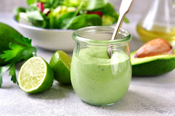 Prepara una mayonesa de aguacate casera para hacer en pocos minutos