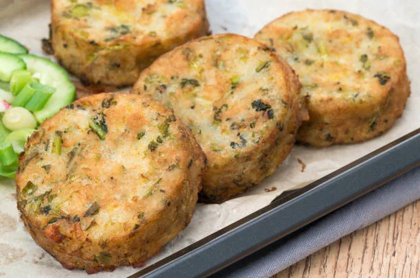 Medallones de patatas y vegetales: preparación rápida con 5 ingredientes en 10 minutos