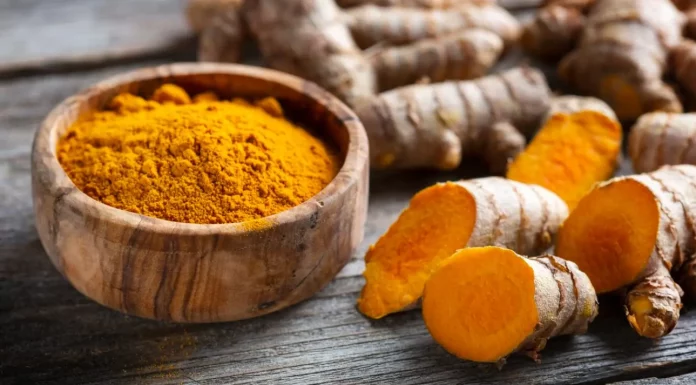 3 medicamentos que jamás debes mezclar con la cúrcuma