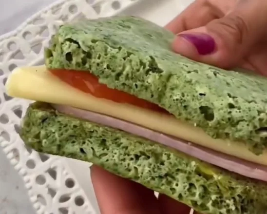 Descubre cómo hacer el pan de espinacas en microondas en 2 minutos