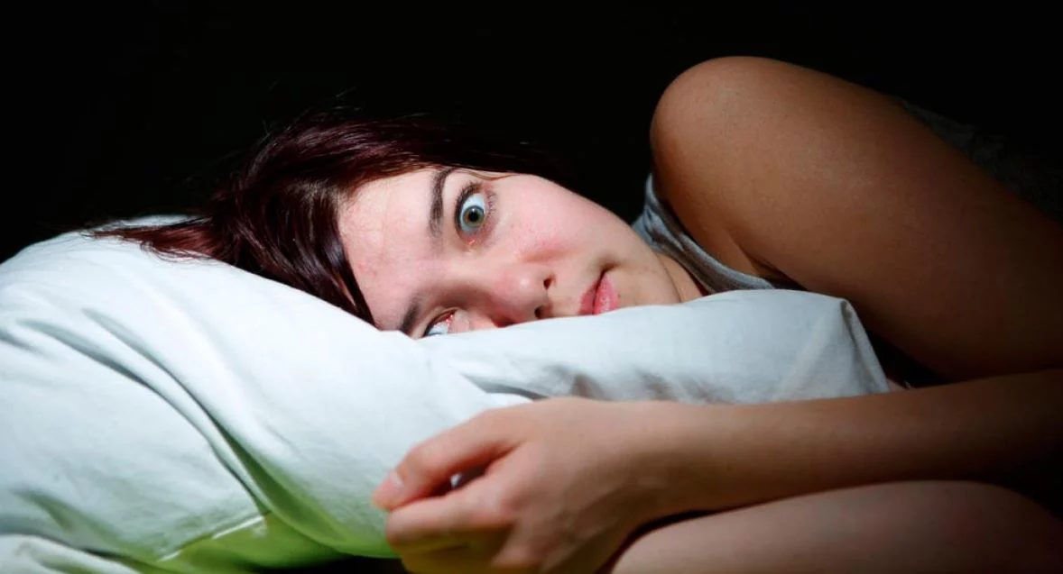 Qué es la parálisis del sueño y por qué causa tanto terror