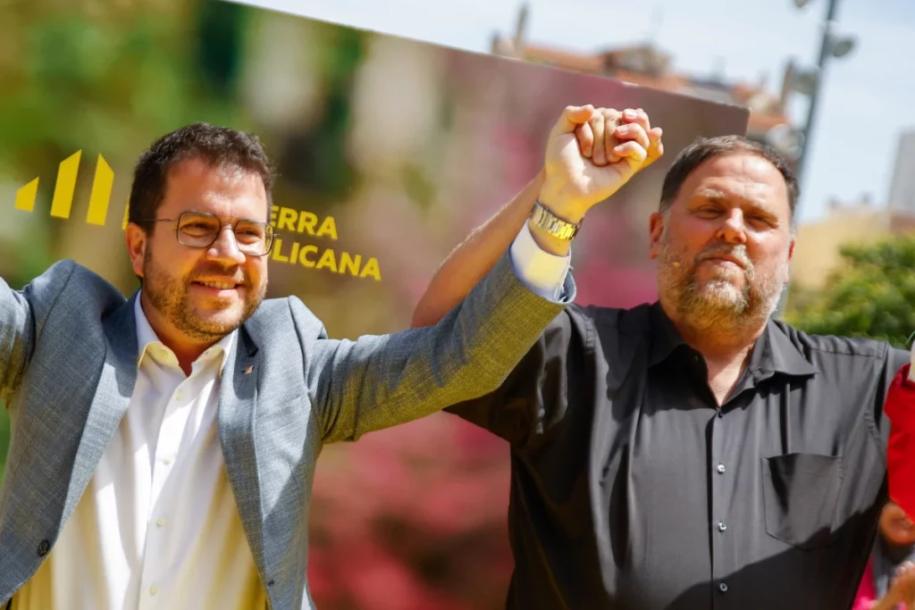 Pere Aragonès junto a Oriol Junqueras en un mitin de campaña del 12-M