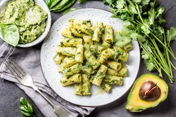 La receta viral del verano: Pasta con pesto de aguacate