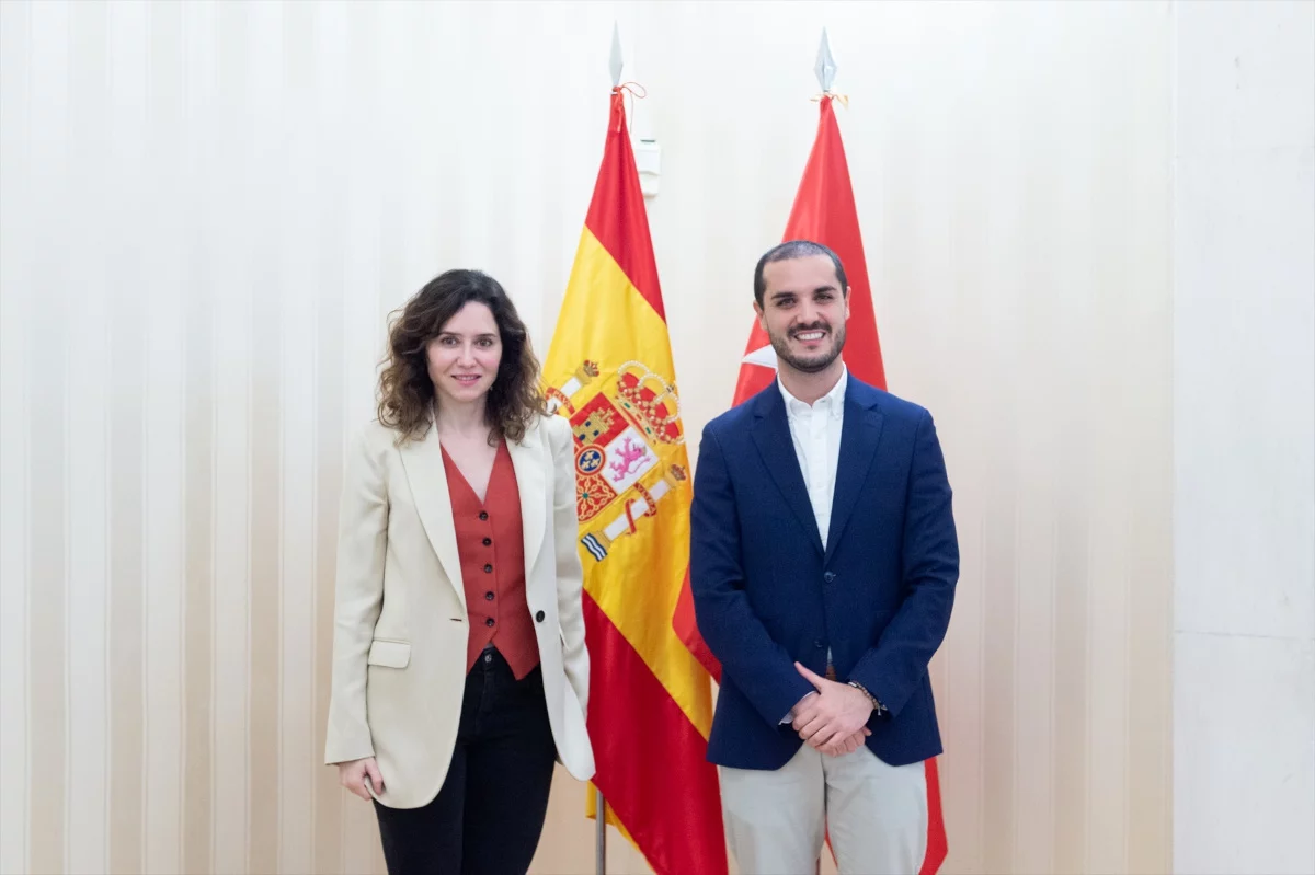 Alejandro Navarro, el alcalde de Torrejón del PP, con Isabel Díaz Ayuso.
