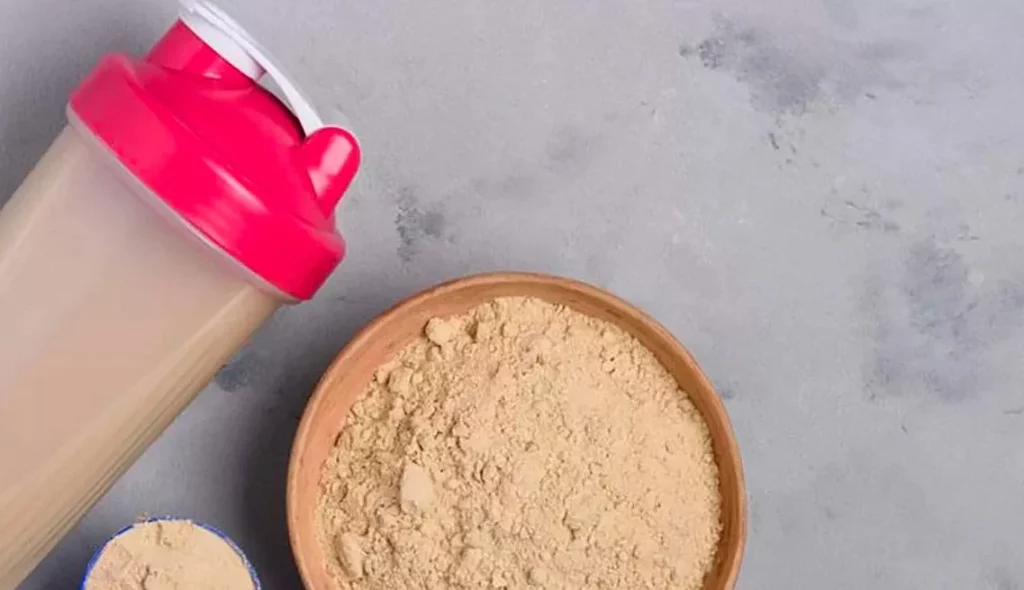 La manera correcta de tomar tu proteína para incrementar masa muscular 2 Moncloa Cómo tomar proteína en polvo