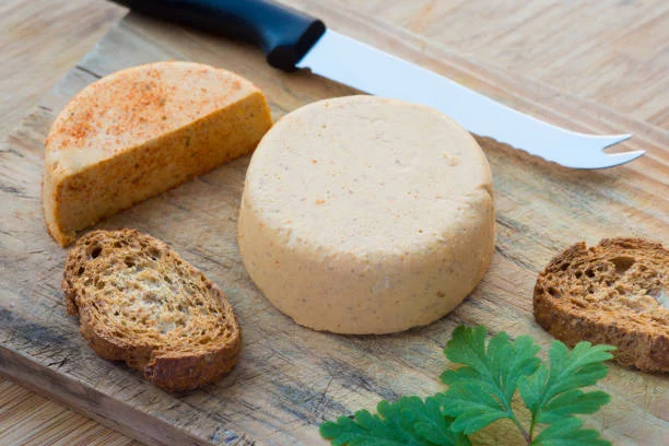 Queso de garbanzos casero: una fuente de proteína, hierro y fibra