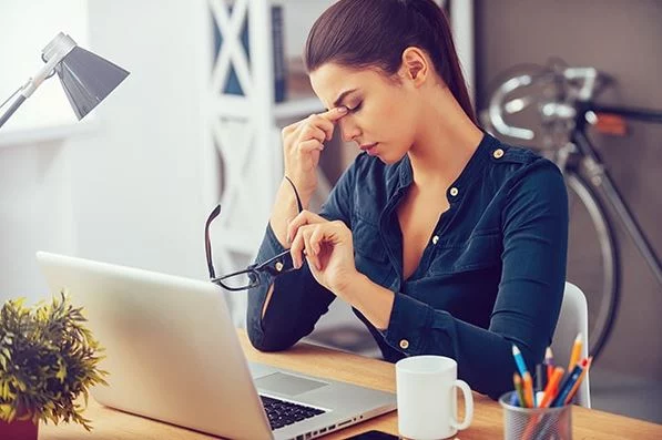 4 tips para reducir el estrés laboral y llevar una vida más feliz